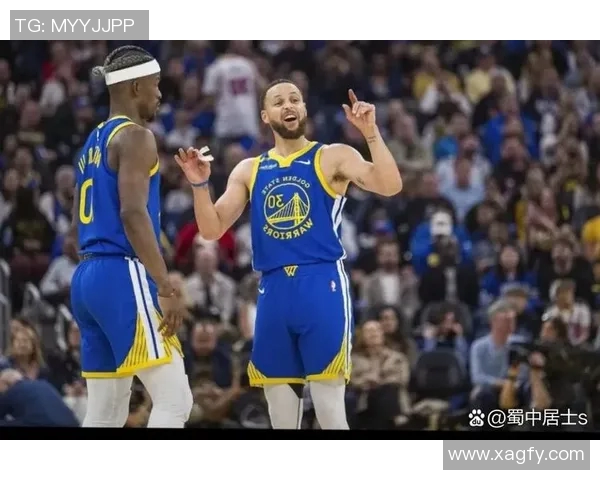 双核带队！库里&巴特勒半场合砍28分8助攻